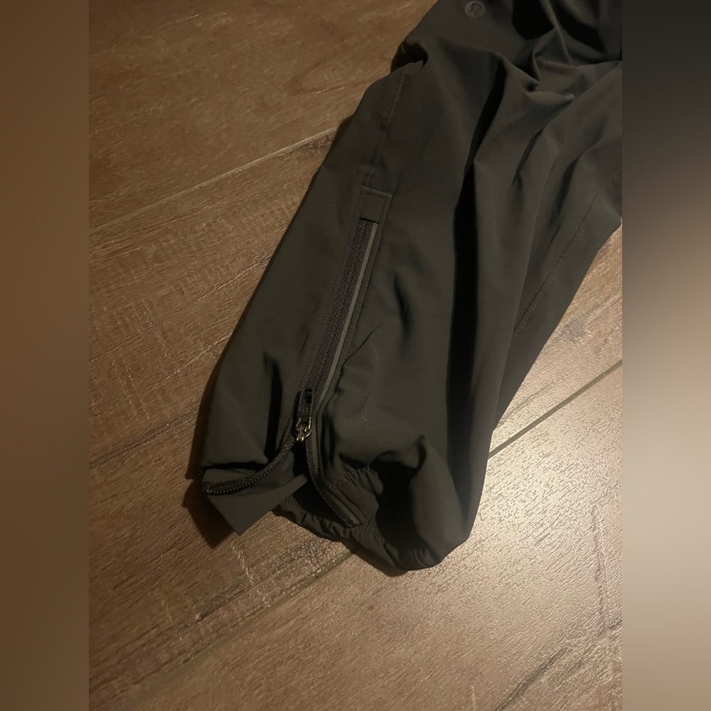 Lululemon jogger with zipper ankle and inside tie waist - Picture 3 of 7